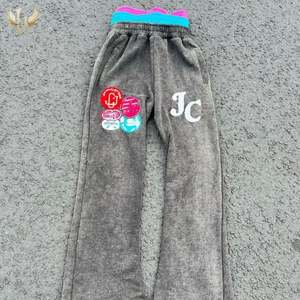 กางเกงวอร์มทรงหลวมมีฮู้ดสามชั้นมีซิปดีไซน์แบบครอปที่เย็บปักลายกรดหินสามชั้น - Product Image 6