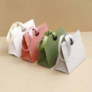 ถุงกระดาษพิมพ์ลายหรูหราสำหรับเครื่องประดับและผลิตภัณฑ์ความงาม ดีไซน์เฉพาะตัวสำหรับน้ำหอม เครื่องสำอาง และผลิตภัณฑ์ดูแลผิว - Product Image 1