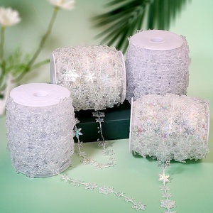 Guirlande flocon de neige de 62 pieds en acrylique perlé, rouleau de ficelle pour bricolage, rideau, ornement d'arbre de Noël, décoration suspendue pour mariage et fête d'anniversaire - Product Image 2