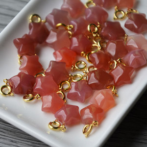 Breloques étoiles en agate cramoisie naturelle 11-13MM gravées pour bracelets à porter au quotidien - Product Image 2