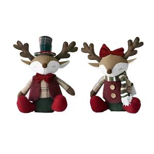 Renne assis avec robe en tissu, mâle/femelle, H 32 cm, assorti - Product Image 1