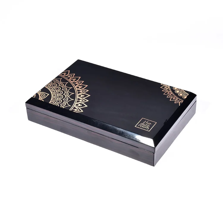 KSA Jeddah season High End Black Lacuqered Chocolate Packaging Boxes With Divided