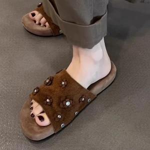 En stock – Sandales confortables pour femmes, style rétro chic, avec fleurs en strass et semelle en daim, effet nuage - Product Image 5