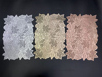 Nouveau design de luxe 2025 : Sets de table en PVC doré effet dentelle, style classique, tapis et sous-plats métalliques en plastique pour articles ménagers