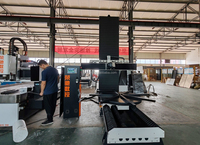 Centro de Fresado Vertical de Cinco Ejes de Alta Resistencia Rongchi, Estructura Totalmente Cerrada para Mecanizado de Precisión de Moldes Automotrices