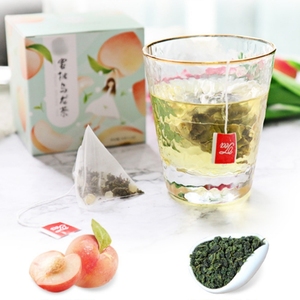 Sachet de thé triangulaire chaud ou glacé de fruits secs à la pêche de qualité supérieure Goût sucré Mélange biologique sain Thé à la saveur Oolong à la pêche - Product Image 1