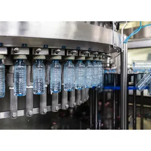 Máquina de llenado de agua de botella monobloque 3 en 1 de planta calificada Máquina de producción de llenado de plástico a pequeña escala