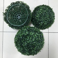 Boules de buis en plastique de 13cm à 28cm Boule artificielle de haie d'herbe de Milan pour la décoration