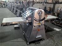 Machine de laminage de pâte réversible automatique commerciale pain Croissant pâtisserie rouleau lamineur pour boulangerie
