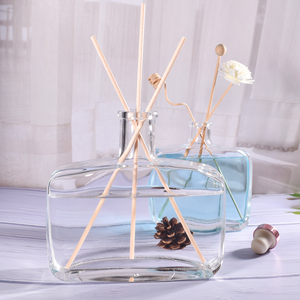 Grand flacon <span class=keywords><strong>de</strong></span> <span class=keywords><strong>parfum</strong></span> vide <span class=keywords><strong>de</strong></span> luxe 200ml 300ml 500ml <span class=keywords><strong>Diffuseur</strong></span> <span class=keywords><strong>de</strong></span> <span class=keywords><strong>parfum</strong></span> en verre Reed Aroma décoratif avec bâtonnets en fibre - Product Image 5