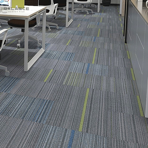 Azulejos de alfombra de PVC cuadrados de 600x600 de estilo moderno, antideslizantes, para oficina y comercial, patrón de rayas de nailon hecho a máquina para pasillos y habitaciones - Product Image 1