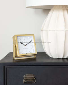 Reloj de Mesa Cuadrado con Baño de Oro, Perfecto para Decoración del Hogar Elegante y Estilo Moderno, Artículo de Alta Calidad, Metal de Primera Calidad - Product Image 1