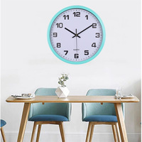 Horloge murale avec logo personnalisé Design moderne simple rond Horloge murale en plastique bon marché Promotion Décoration de la maison Cadeau