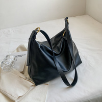 Nouveau Sac Fourre-tout Rétro Souple et Oversize pour Femme Hiver 2026 – Sac à Bandoulière Personnalisé en Usine pour le Travail et les Courts Séjours en Week-end