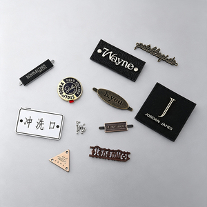 Étiquettes métalliques cousues pour vêtements de mode, accessoires de couture, avec logo, nom de marque, étiquettes métalliques personnalisées avec logo, étiquettes pour vêtements. - Product Image 1