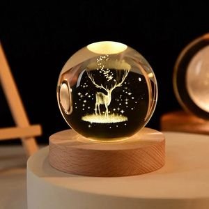 Venta al por mayor bola de cristal luz nocturna Júpiter Sistema Solar planeta Luna nebulosa Saturno 3D Led Base de madera dormitorio lámpara de noche - Product Image 2