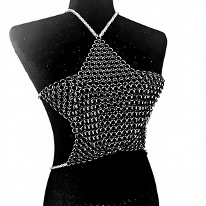 Gilet d'armure en maille d'acier inoxydable plaqué argent, forme irrégulière, pièce de costume de guerrier tendance pour femme - Product Image 3