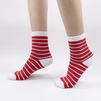 Femmes Logo personnalisé anti-dérapant poignée cheville chaussette décontractée marque femme respirant tricoté coton coussin rouge nouvel an chaussettes de noël