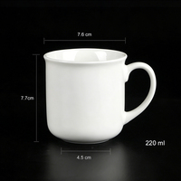 Vente en gros de petites tasses à café en céramique blanches classiques et mignonnes de 15 oz, de qualité supérieure, personnalisées, en porcelaine, faites à la main, compatibles lave-vaisselle et micro-ondes