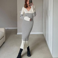 Vente en gros de robes en tricot élégantes et décontractées pour femmes, de haute qualité, à col en V, à rayures contrastées, coupe ajustée