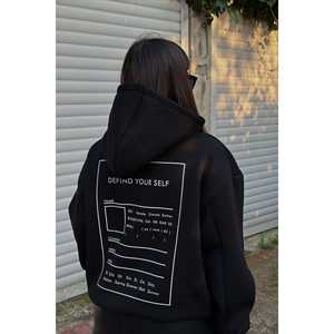 Sudadera con Capucha Negra Extra Grande de Alta Calidad para Mujer con Estampado de Letras en Relieve en la Espalda - Product Image 2