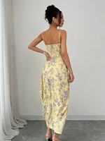 Robe midi camisole à imprimé floral, col cœur, buste froncé et dos plissé pour femme, idéale pour le quotidien, les fêtes et les tenues décontractées – Grande Vente