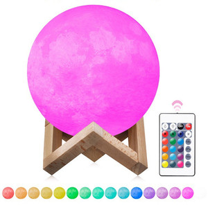 Lampada Luna 3D Stampata in Stile Europeo, Alimentata USB, Controllo Touch, Luce Notturna Dimmerabile, Regalo per San Valentino e Festival Qixi - Product Image 1