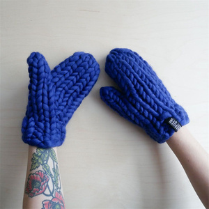 Mitaines en tricot torsadé épais pour femmes, en laine mérinos super épaisse, mitaines personnalisées tricotées à la main, vente en gros - Product Image 2