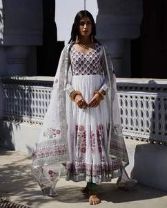 Atractivo Vestido Étnico Anarkali de Georgette con Estampado Floral y Volantes Completos para Mujer al Precio Más Bajo y Calidad Premium - Product Image 4