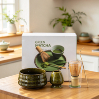 Ensemble d'accessoires traditionnels pour matcha en vrac : Chawan en céramique verte, fouet en bambou, étui de rangement pour la cérémonie du matcha à domicile
