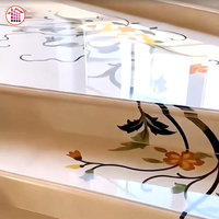 Escalier personnalisé pour hôtel de luxe, escalier en marbre crème, escalier en marbre découpé au jet d'eau, motif floral