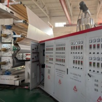 PVC-Bodenbelag-Herstellungsmaschine PVC-Teppich Holzplanken Vinyl-Bodenmatte Rollenherstellungsmaschine Extruder