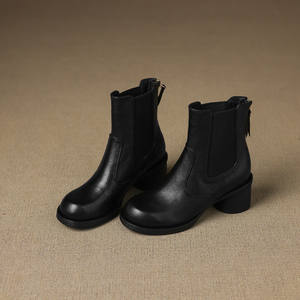 Botines de tacón grueso, modernos, versátiles y elegantes, de media caña, para otoño e invierno. - Product Image 2