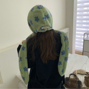Conjunto de gorro y bufanda de felpa floral verde, cálido para invierno, con orejeras para mujer, estilo fresco y dulce - Product Image 2