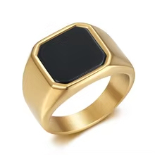 Bague de déclaration hexagonale incrustée de bois de ton or rétro à la mode pour les occasions d'affaires chics quotidiennes des hommes - Product Image 2
