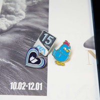 Pin de Esmalte de Gimnasia con Purpurina Morada, Pin de Esmalte Personalizado para Premios de Gimnasia, Precio de Fábrica, Pins de Esmalte para Regalo de Equipos de Gimnasia