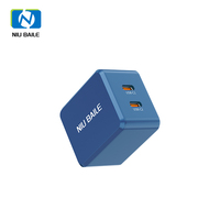 Chargeur rapide universel 45W avec deux ports Type-C, design pliable, matériau PC ignifuge, conformité PD/FCP, protection contre les surcharges