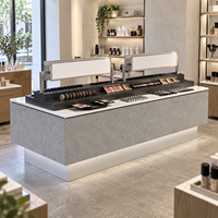 Meubles de magasin de cosmétiques tout-en-un avec comptoirs de présentation, étagères murales et armoires de rangement sur mesure pour la vente au détail