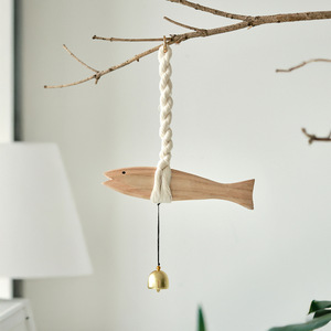 Décoration murale en bois massif en forme de poisson, design minimaliste pour salon, chambre, entrée, cadeau de pendaison de crémaillère - Product Image 2