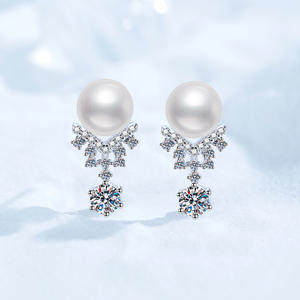 Pendientes de Perlas de Agua Dulce de 8 mm con Corona de Moissanita VVS de Corte Redondo de 6 Quilates con Engaste de Garra de Plata de Ley S925 para Mujer 12/15 - Product Image 4