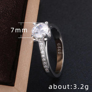 Anello di fidanzamento classico da donna in oro bianco F590 con diamante rotondo taglio brillante colore G naturale - Product Image 5