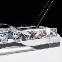 Trophée en cristal artistique avec incrustations de pierres précieuses, cadeau haut de gamme pour les occasions spéciales