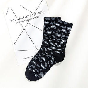 2024 chaussettes imprimées léopard mode nouvelles femmes originalité individuelle <span class=keywords><strong>tas</strong></span> <span class=keywords><strong>tas</strong></span> dans le cylindre conception vente en gros chaussettes imprimées - Product Image 5