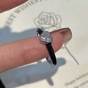 Anillo de Plata de Ley 925 con Circonita en Forma de Corazón Esmaltado, Diseño de Nicho, Estilo Vintage Simple y Moderno - Product Image 4