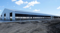 Conception moderne de bâtiments préfabriqués à structure en acier Hangar à vaches et ferme avicole pour vaches porcs moutons pour entrepôts