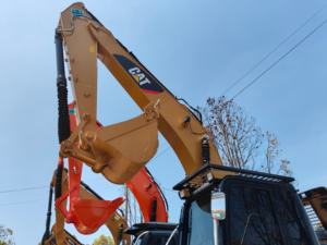 Excavadora hidráulica de clase CAT 320D de 22 toneladas diseñada para una alta eficiencia, durabilidad, bajos costos operativos en construcciones exigentes - Product Image 2