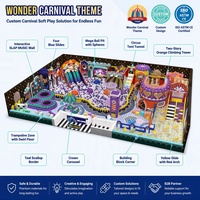 Équipement de terrain de jeux intérieur commercial, thème carnaval cirque, quatre toboggans bleus, piscine à balles géante, carrousel couronne, tour SLAP MUSIC