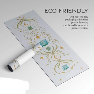 เสื่อโยคะผ้ากำมะหยี่พิมพ์ลายสีสันสดใสแบบ OEM พร้อมกระเป๋าพับเก็บได้รักษ์โลกและกันลื่น - Product Image 1