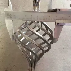 Paniers à oignons composants ornementaux en fer forgé pour pièces de balustrade de main courante de rampe d'escalier