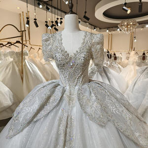 Robe de mariée chapelle 2025 avec appliques perlées, manches courtes, en dentelle, longueur ras du sol, silhouette sirène/trompette, dos nu - Product Image 6